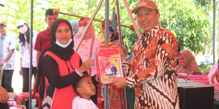 Bupati dan Wakil Bupati Lampung Barat Tinjau Posyandu