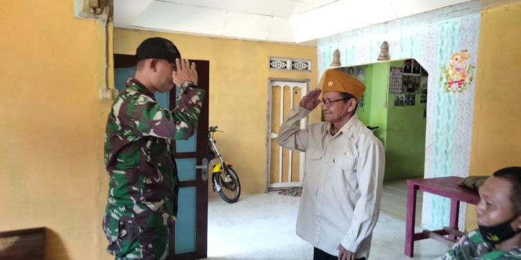 Satgas Pamtas RI-Malaysia Yonif 645/GTY Silaturahmi Legiun Veteran RI Dalam Rangka HUT Kemerdekaan RI ke 77