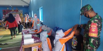 Peduli Kesehatan Generasi Penerus Bangsa, Babinsa Terus Berikan Pendampingan Bulan Penimbangan Balita