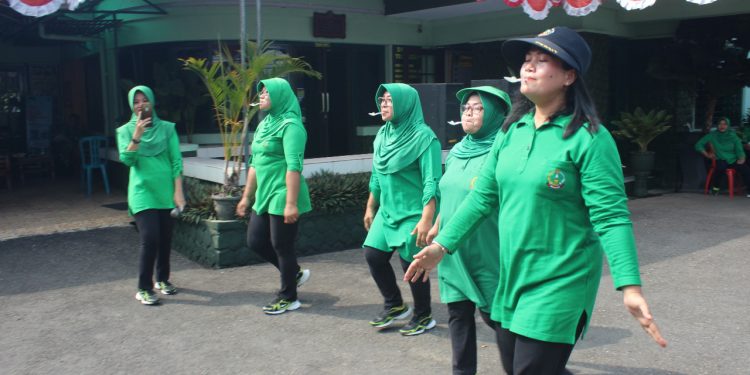 Penuh Semangat, Istri TNI Kodim Wonogiri Ikuti Lomba 17-An Meriahkan HUT Kemerdekaan RI