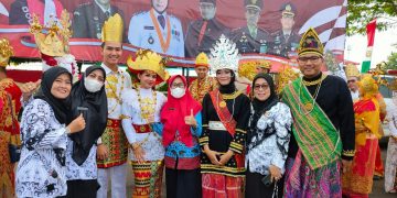 Mahasiswa Program Kampus Mengajar di SMPN 17 Bandar Lampung Tampil Memukau dalam Parade Budaya