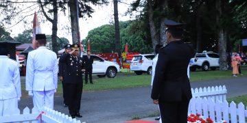 Upacara Penurunan Sang Saka Merah Putih Berjalan Lancar