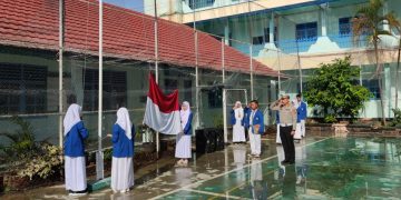 Hari Pertama Operasi Bina Kusuma Krakatau-2022, Polres Tulang Bawang Kerahkan Personelnya Menjadi Pembina Upacara di Sekolah