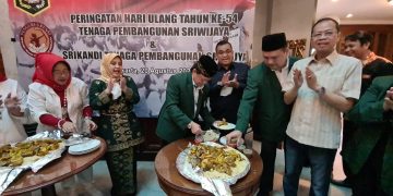 Sudirman D’Hurry Pimpin Perayaan HUT TP Sriwijaya & Srikandi TP Sriwijaya dengan Potong Tumpeng & Tabur Bunga