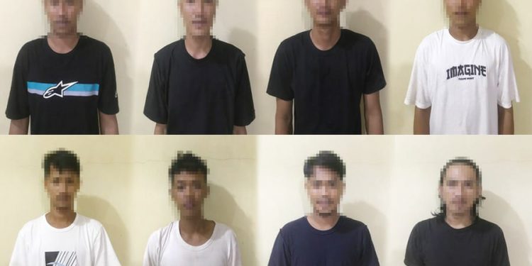 Asyik Bermain Judi Kartu Remi di Depan Cafe, Delapan Pria Ditangkap Polsek Rawa Jitu Selatan