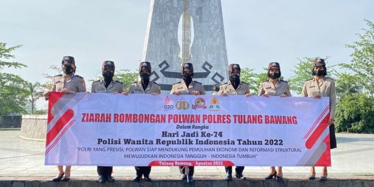 Sambut Hari Jadi ke 74, Polwan Polres Tulang Bawang Gelar Ziarah dan Tabur Bunga di TMP