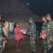 Latihan Taktis Tingkat Kompi Yonif Raider 100/PS, Salurkan Sembako Pada Warga Dusun Grigit