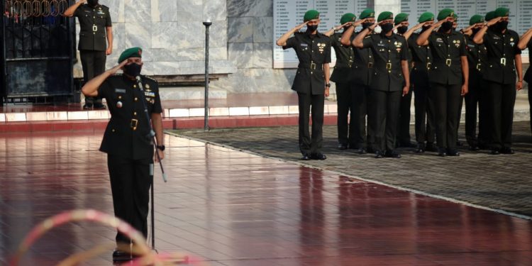 Peringati HUT Korem ke 75 Kasdim 0410/KBL Ikuti Ziarah dan Tabur Bunga di Makam Pahlawan