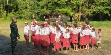 Peduli Masa Depan Anak-Anak Papua Yang Lebih Baik, Satgas Yonif 126/KC Berikan Pendidikan Karakter Sejak Dini