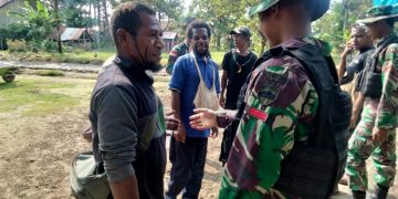 Satgas Yonif 126/Kala Cakti Sapa Warga di Perbatasan Papua