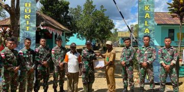 Akhir Penugasan yang Manis, Satgas Yonif 126/KC Terima Penghargaan dari Kepala Distrik Yaffi