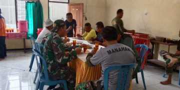 Kebersamaan Satgas TMMD Sengkuyung III dengan Warga Diwujudkan dengan Makan Siang Bersama