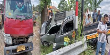 Satlantas Polres Tulang Bawang Olah TKP Kecelakaan Beruntun Yang Melibatkan Tiga Mobil