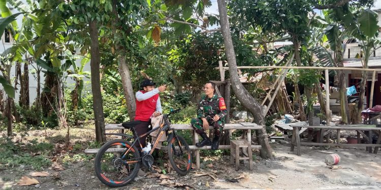 Wujudkan Keakraban Dengan Warga, Serka Marianto Laksanakan Komsos di Wilayah Binaan