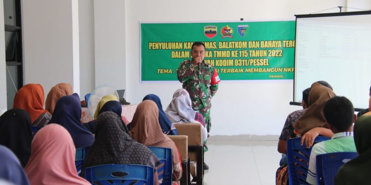 Satgas TMMD Ke 115 Kodim 0311/Pessel Berikan Penyuluhan Bahaya Laten Komunis (Balatkom) dan Bahaya Teroris ke Masyarakat Painan Selatan