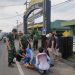 Cepat Tanggap !!! Anggota Kodim 0410/KBL Berikan Pertolongan Korban Laka Lantas
