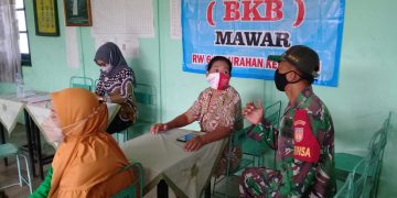 Wujud Nyata Peduli Warga, Babinsa Keprabon Dampingi Posbindu