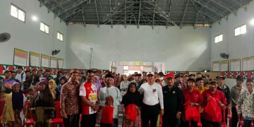 PM Serahkan 800 Paket Bantuan