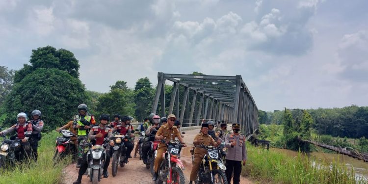 Patroli Sinergitas TNI-Polri Antisipasi Potensi Gangguan Kamtibmas Wilayah Hukum Polsek Tumijajar