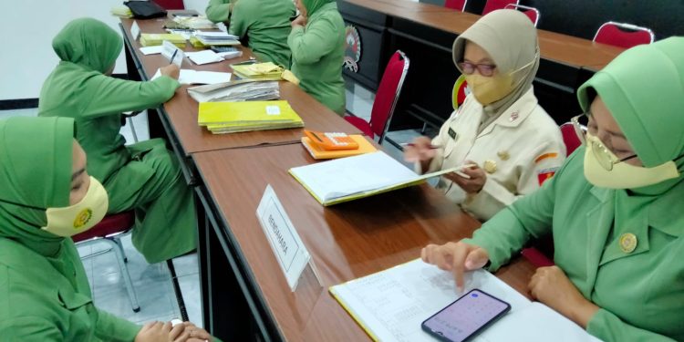 Guna Tertib Administrasinya, Persit KCk Koorcab Rem 071 PD IV/Diponegoro Lakukan Verifikasi
