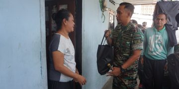 Susuri Lorong Sempit, Dandim 0735/Surakarta Berikan Bantuan Paket Sembako Kepada Masyarakat Kurang Mampu