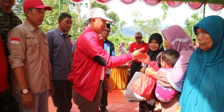 Bupati Lampung Barat, Kembali Salurkan Sembako
