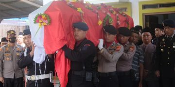 Kapolda Lampung Pimpin Pemakaman Briptu (anumerta) Gilang Aji Prasetyo