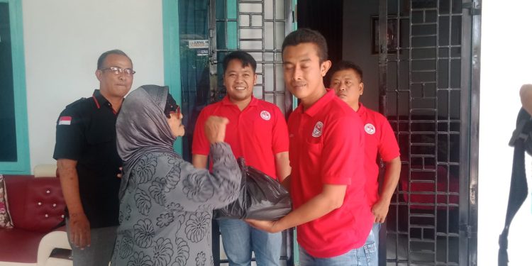 Baksos FPII Korwil Tanggamus Bagikan 110 Sembako untuk Warga