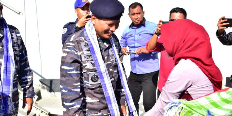Peringati Hari Nusantara TNI AL Awali Kegiatan Kemanusiaan di Wakatobi