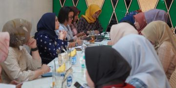 Ketua Persit KCK Koorcab Rem 071 PD IV/Diponegoro Melakukan Pemeriksaan dan Pengawasan Tertib Administrasi Pengurus