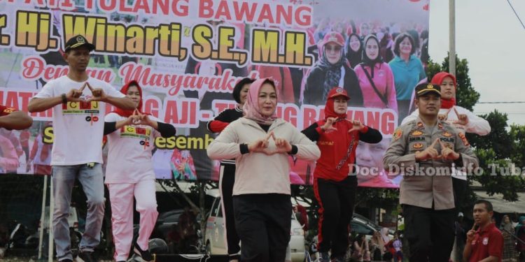Bupati Winarti Sukses Gelar Pasar Murah dan Senam Bersama  di Kecamatan Gedung Aji