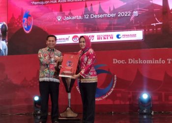 Bupati Winarti Raih Penghargaan Peduli Hak Asasi Manusia Tahun 2022