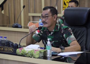 Pangdam XII/Tpr Ikuti Peresmian dan Penyerahan Bedah Rumah Tidak Layak Huni Bantuan dari Kasad