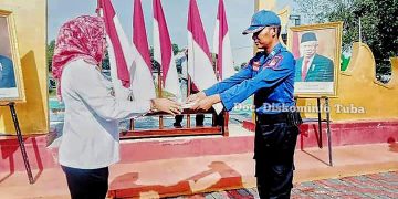 Bupati Winarti Menyerahkan SK Tenaga Kontrak Kabupaten Tulang Bawang