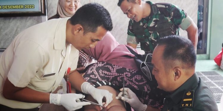 Peringati Hari Juang TNI AD Ke-77, Kodim 0410/KBL Laksanakan Donor Darah dan Santuni Anak Yatim