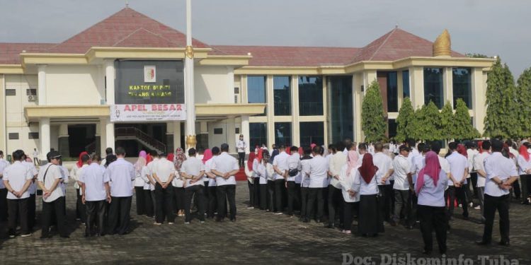Suasana Haru Warnai Apel Temu Pamit Bupati Winarti dengan PNS Pemkab Tulang Bawang