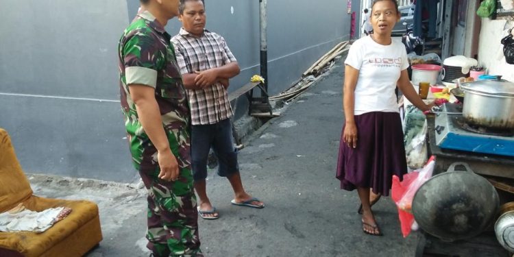 Jelang Nataru Babinsa Kepatihan Wetan Intensifkan Pemantauan Wilayah