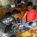 Latsiap Pratugas Yonif Raider 300/Bjw di Dampingi Babinsa Adakan Pengobatan Door To Door