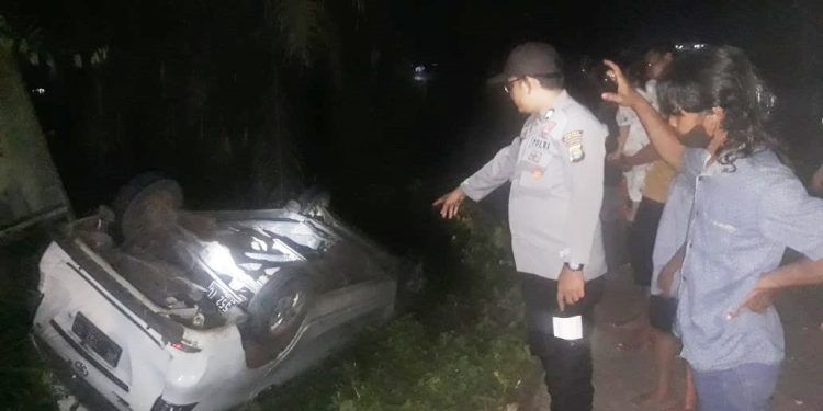 Polisi Olah TKP Kecelakaan yang Akibatkan Lima Orang LR di Penawartama