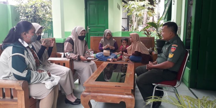 Bati Wanwil Koramil 01/Laweyan Berikan Wawasan Ideologi Pancasila Kepada Mahasiswi STIP SAHID Surakarta