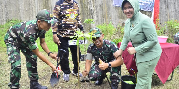 Danrem 074/Warastratama Bersama Forkopimda Kota Surakarta Laksanakan Penanaman Pohon