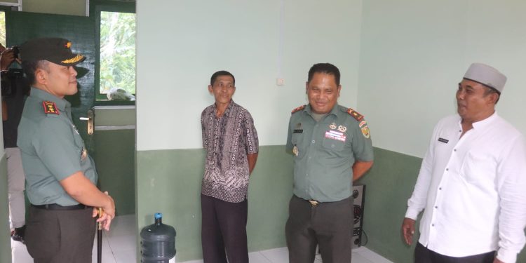 Bentuk Nyata Bhakti TNI, Kodim 0410/KBL Lakukan Bedah Tiga Unit RTLH Milik Warga Kurang Mampu