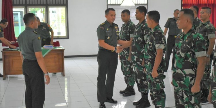 Sebanyak 56 Prajurit Dilepas Danrem Wijayakusuma Tugas Kewilayah