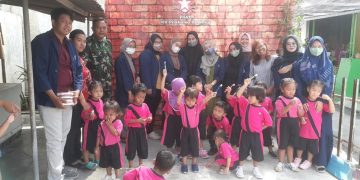 Pacu Semangat Belajar, Babinsa Gandekan Berikan Motivasi dan Edukasi Kepada PAUD Pratama Bintang