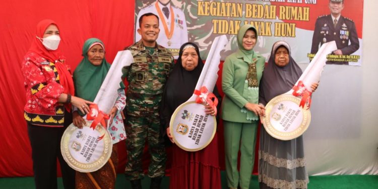 Tiga Unit Rumah Program Bedah RTLH Kodim 0410/KBL Diserahkan ke Warga