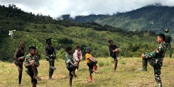 Tubuh Bugar dan Sehat! Satgas Kostrad Yonif R 321/GT Senam Bersama Masyarakat Yigi Papua Pegunungan