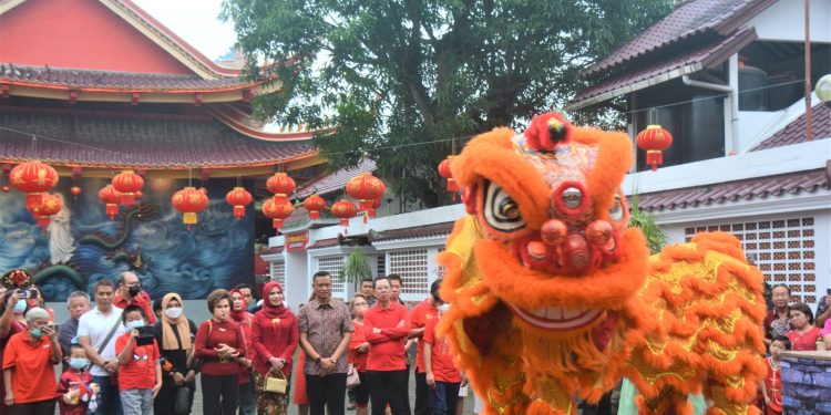 Rajut Keharmonisan dan Kerukunan Umat Beragama, Danrem Wijayakusuma Hadiri Festival Cap Gomeh 2023