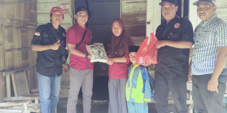 Pengurus FPII Tubaba Bagikan Sembako dalam Rangka HUT ke 7