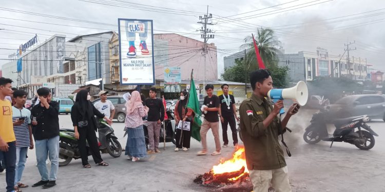 Aksi Solidaritas Mahasiswa, Atas Vonis 6 Tahun Penjara Andika Mahasiswa Hukum Unsultra Kendari