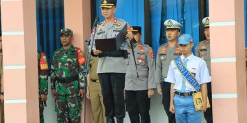 Kapolres Tulang Bawang Barat Pimpin Upacara Bendera di SMA Negeri 1 Tumijajar